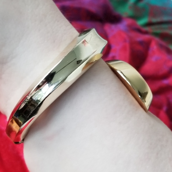 Vintage Crown Trifari bracelet bypass clamper gold tone spring hinge - Picture 6 of 11